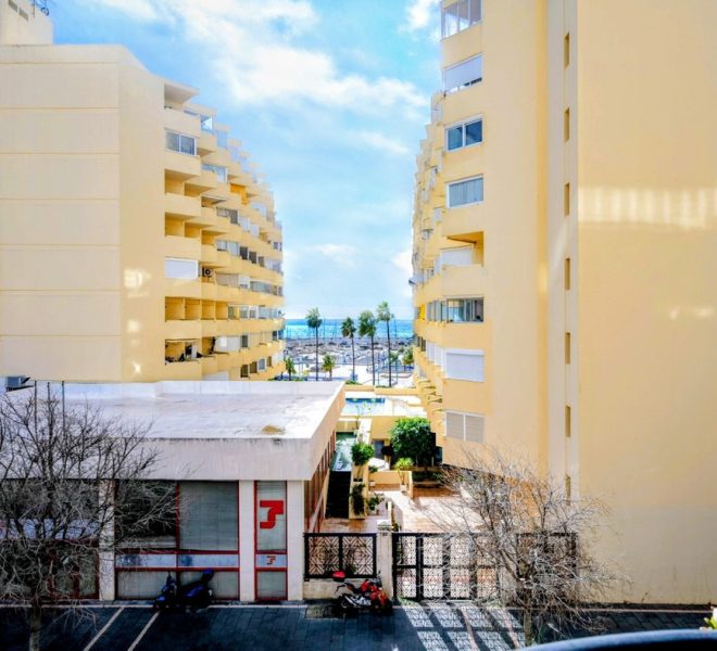 R5297395-Image 1-Middle Floor Apartment - 4 Beds - 162 Built