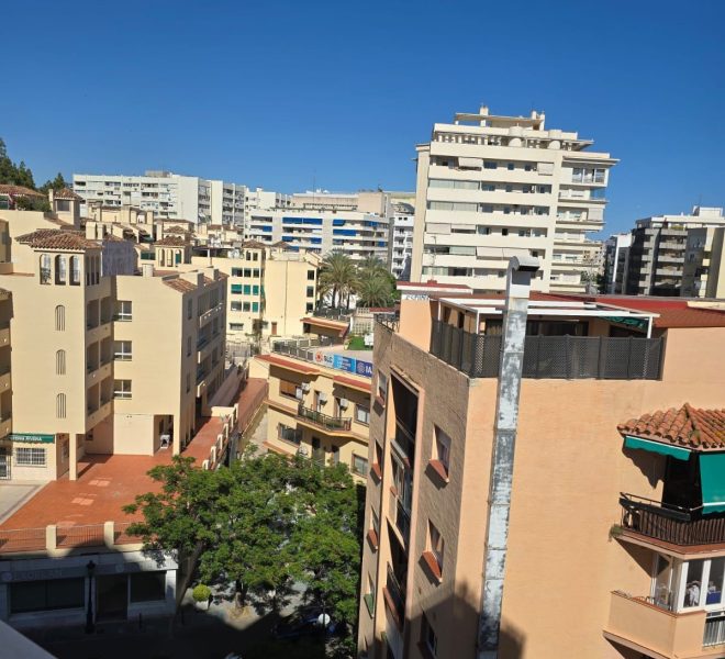 R5300245-Image 1-Middle Floor Apartment - 1 Beds - 86 Built