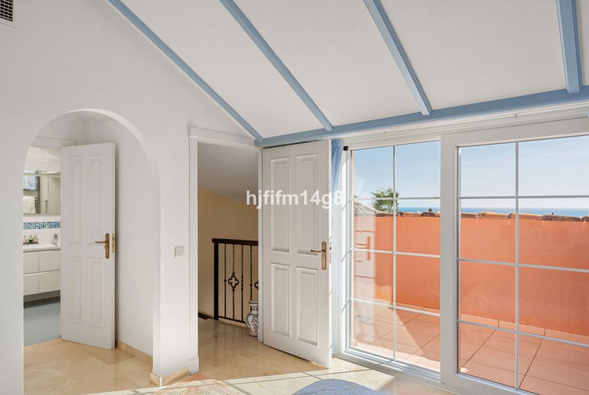 R5300596-Apartment-For-Sale-Nueva-Andalucia-Penthouse-Duplex-3-Beds-271-Built-11