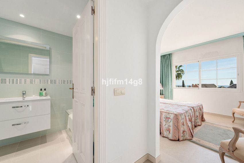 R5300596-Apartment-For-Sale-Nueva-Andalucia-Penthouse-Duplex-3-Beds-271-Built-15