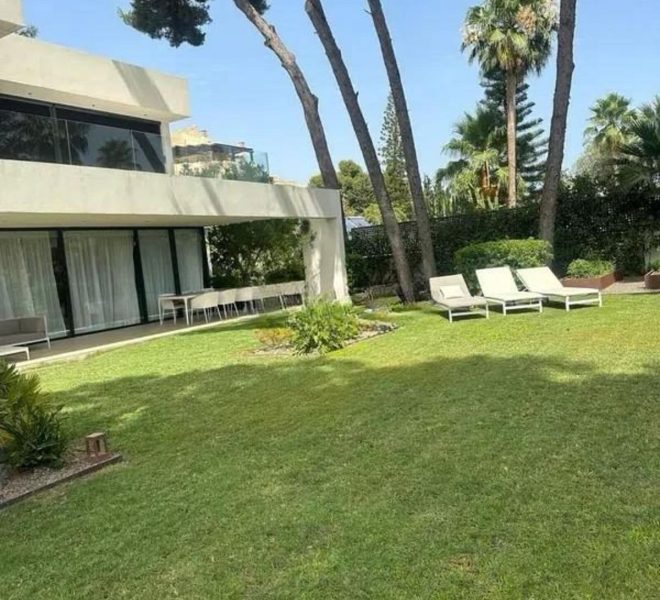 R5305153-Image 1-Detached Villa - 5 Beds - 600 Built