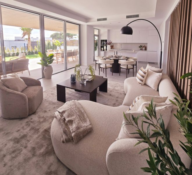 R5309509-Image 1-Duplex - 4 Beds - 203 Built