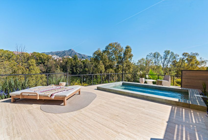 R5309887-Apartment-For-Sale-Nueva-Andalucia-Ground-Floor-Apartment-3-Beds-140-Built