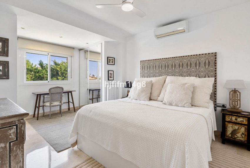 R5310151-House-For-Sale-Nueva-Andalucia-Detached-Villa-5-Beds-168-Built-11