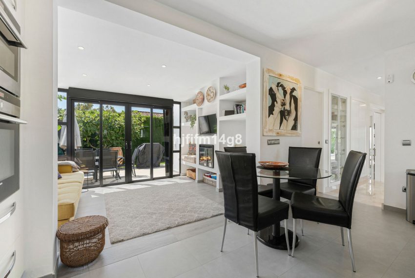 R5310151-House-For-Sale-Nueva-Andalucia-Detached-Villa-5-Beds-168-Built-9