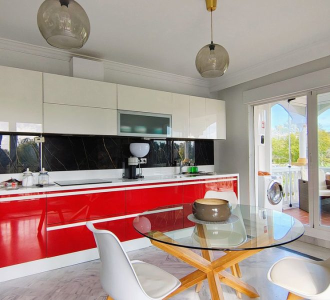 R5311447-Image 1-Middle Floor Apartment - 4 Beds - 101 Built