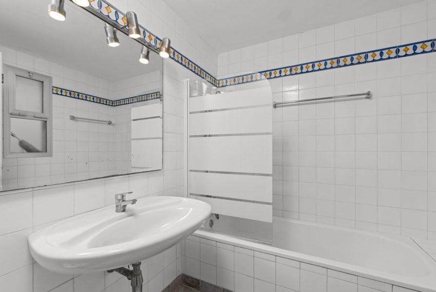 R5314630-Apartment-For-Sale-Nueva-Andalucia-Ground-Floor-Apartment-2-Beds-102-Built-6