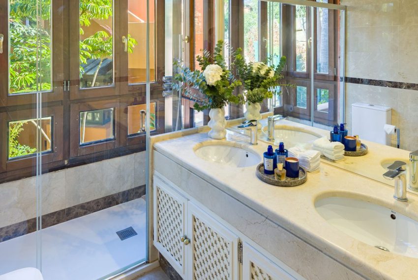 R5315089-Apartment-For-Sale-Nueva-Andalucia-Ground-Floor-Apartment-4-Beds-240-Built-11