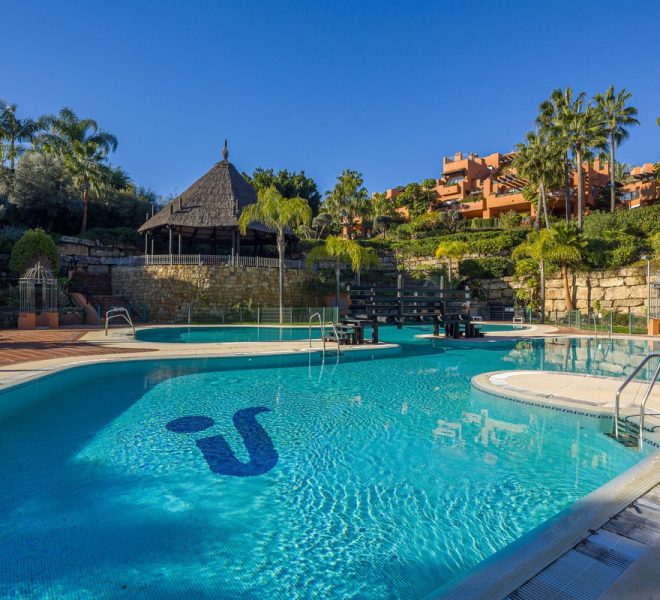 R5315089-Image 1-Ground Floor Apartment - 4 Beds - 240 Built