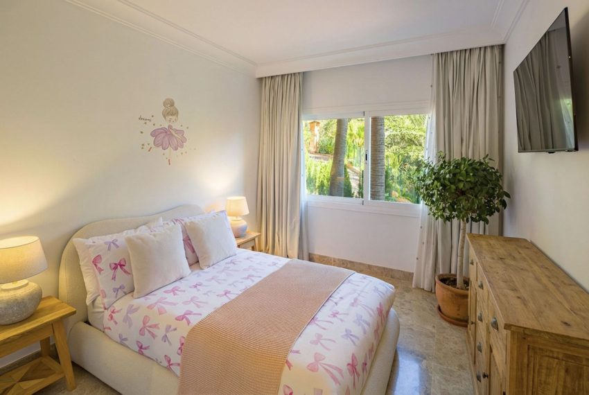 R5315089-Apartment-For-Sale-Nueva-Andalucia-Ground-Floor-Apartment-4-Beds-240-Built-7