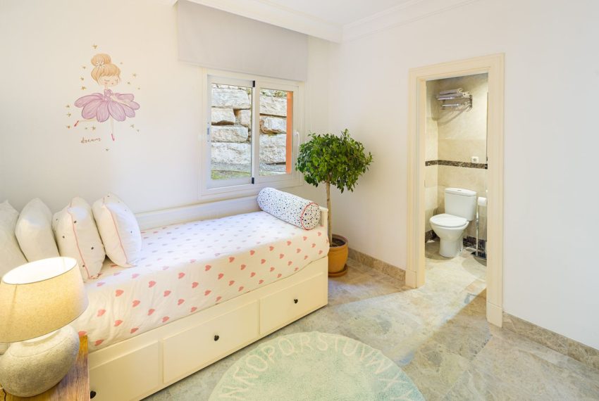 R5315089-Apartment-For-Sale-Nueva-Andalucia-Ground-Floor-Apartment-4-Beds-240-Built-8