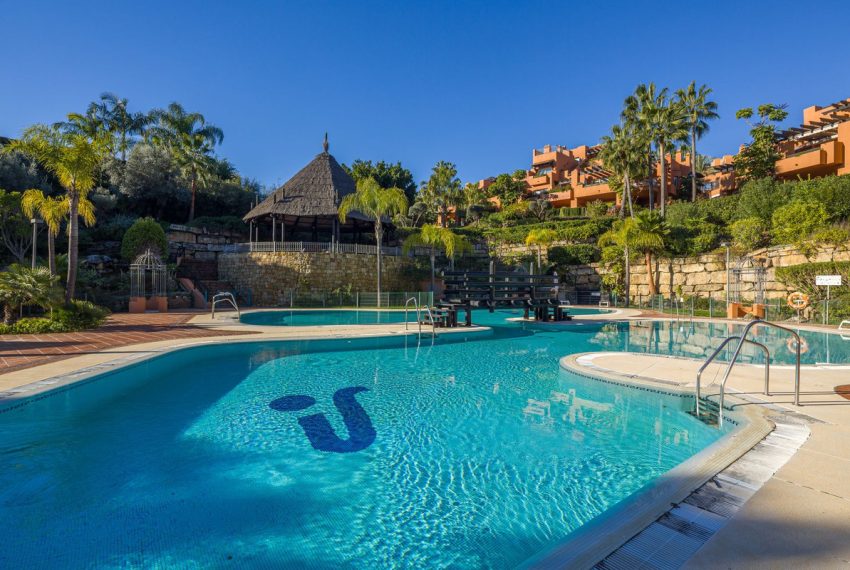 R5315089-Apartment-For-Sale-Nueva-Andalucia-Ground-Floor-Apartment-4-Beds-240-Built