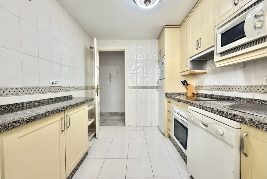 R5315917-Apartment-For-Sale-The-Golden-Mile-Top-Floor-Apartment-2-Beds-110-Built-10