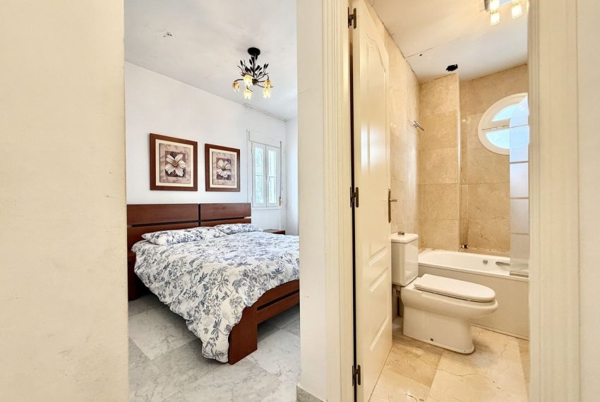 R5315917-Apartment-For-Sale-The-Golden-Mile-Top-Floor-Apartment-2-Beds-110-Built-14