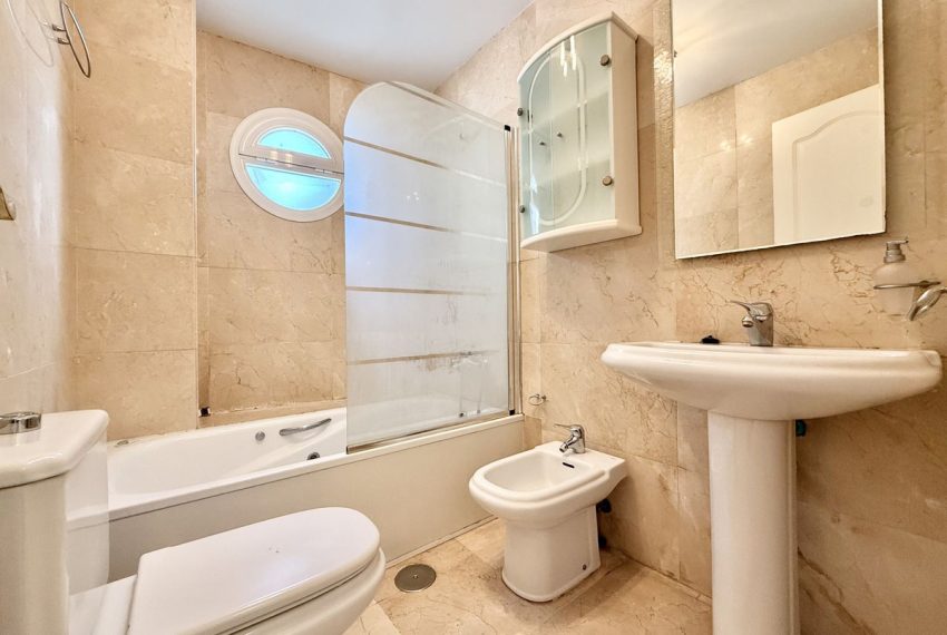 R5315917-Apartment-For-Sale-The-Golden-Mile-Top-Floor-Apartment-2-Beds-110-Built-15