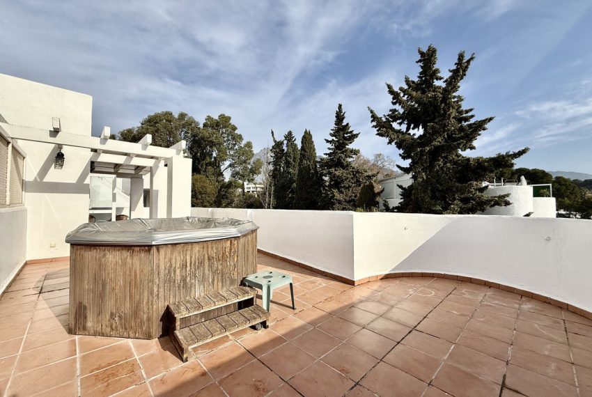 R5315917-Apartment-For-Sale-The-Golden-Mile-Top-Floor-Apartment-2-Beds-110-Built-2