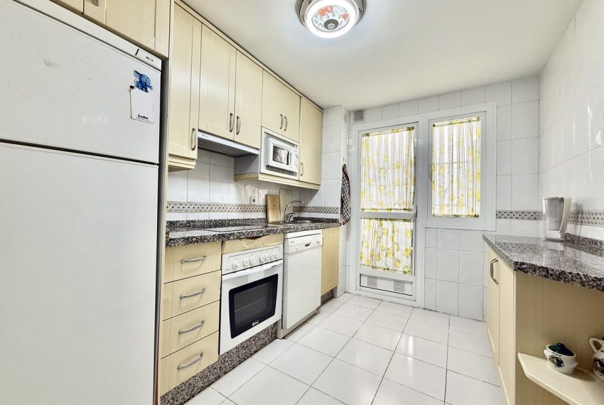 R5315917-Apartment-For-Sale-The-Golden-Mile-Top-Floor-Apartment-2-Beds-110-Built-3