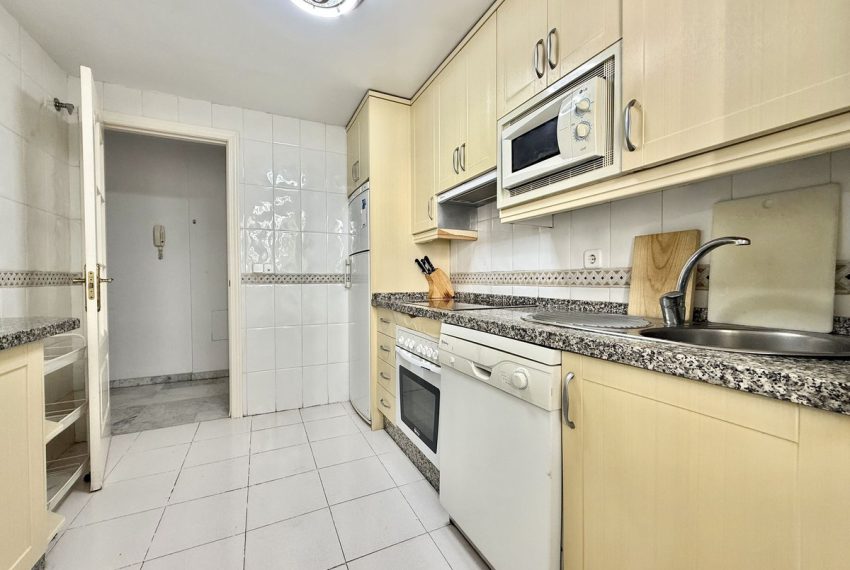 R5315917-Apartment-For-Sale-The-Golden-Mile-Top-Floor-Apartment-2-Beds-110-Built-9