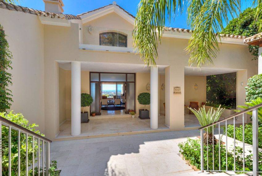 R5316010-House-For-Sale-La-Quinta-Detached-Villa-5-Beds-569-Built-1