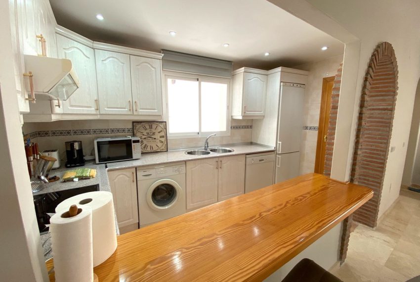 R4448998-Apartment-For-Sale-Aloha-Top-Floor-Apartment-2-Beds-95-Built-11