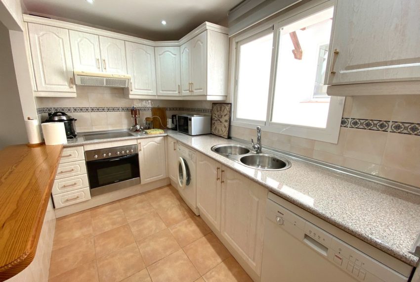 R4448998-Apartment-For-Sale-Aloha-Top-Floor-Apartment-2-Beds-95-Built-9