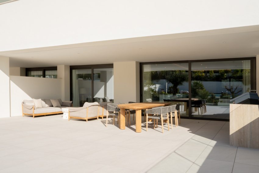 R4973464-Apartment-For-Sale-The-Golden-Mile-Ground-Floor-Apartment-4-Beds-286-Built-1