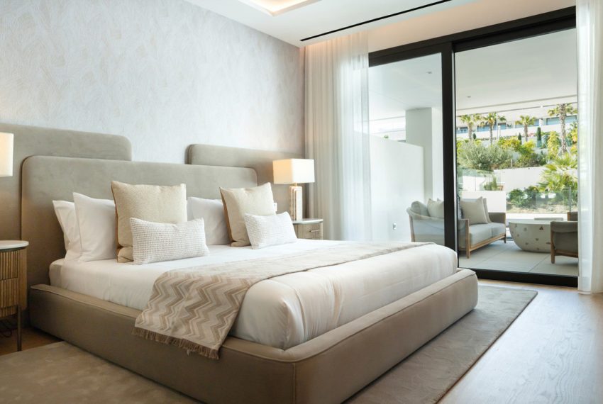 R4975243-Apartment-For-Sale-The-Golden-Mile-Ground-Floor-Apartment-4-Beds-337-Built-11