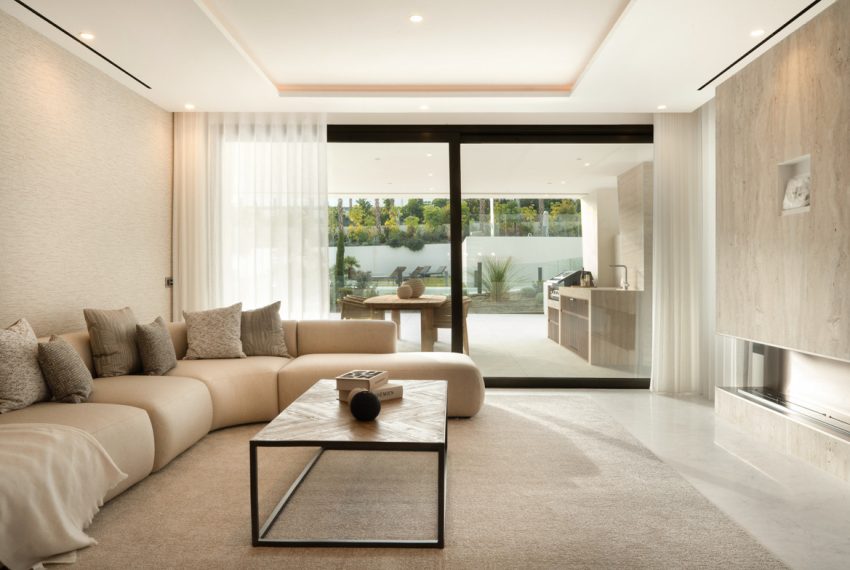 R4975243-Apartment-For-Sale-The-Golden-Mile-Ground-Floor-Apartment-4-Beds-337-Built-5