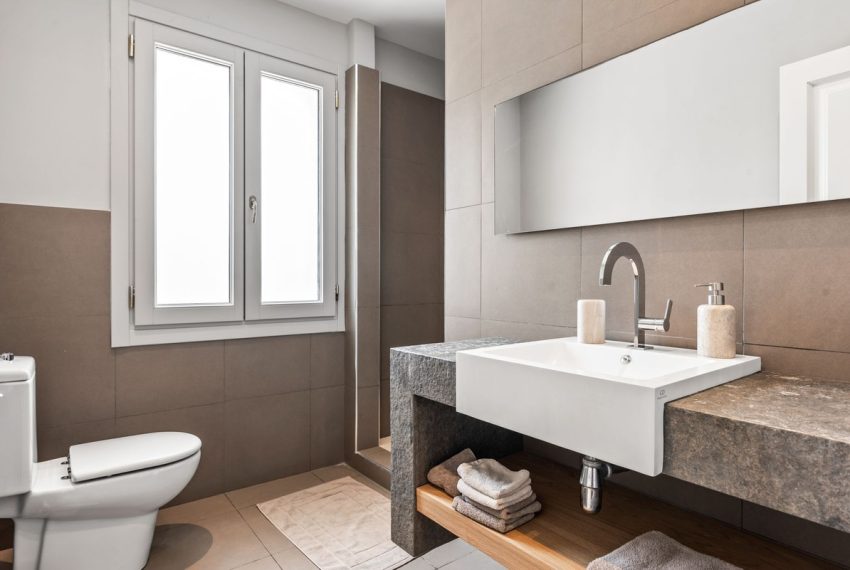 R5010322-House-For-Sale-La-Heredia-Townhouse-5-Beds-308-Built-14