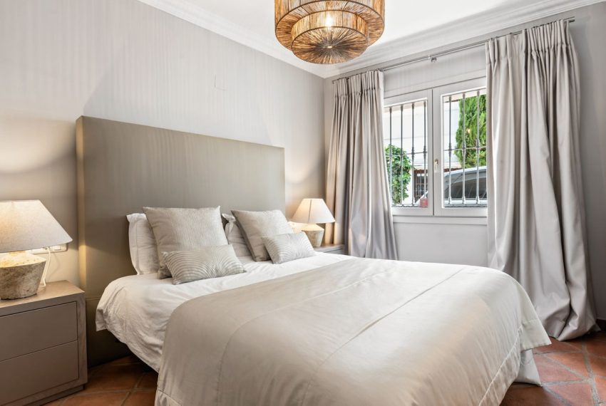 R5010322-House-For-Sale-La-Heredia-Townhouse-5-Beds-308-Built-15