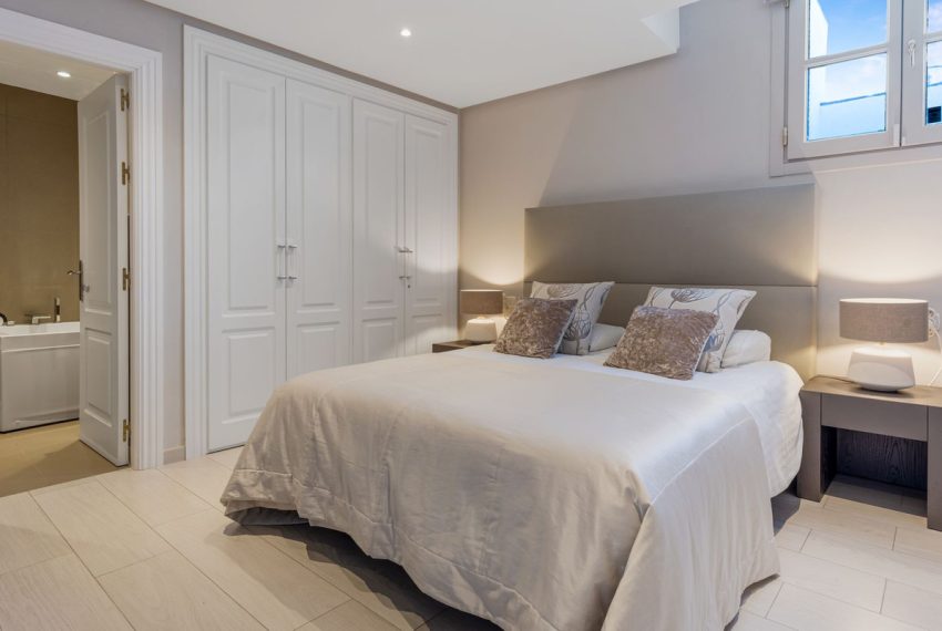 R5010322-House-For-Sale-La-Heredia-Townhouse-5-Beds-308-Built-17