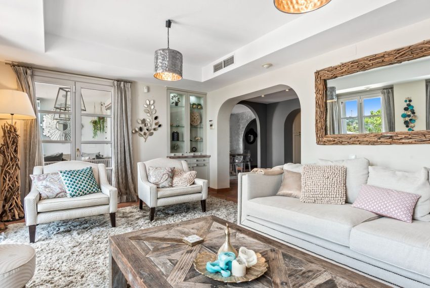 R5010322-House-For-Sale-La-Heredia-Townhouse-5-Beds-308-Built-4