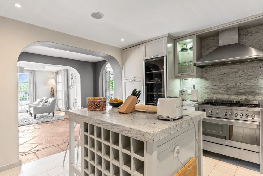 R5010322-House-For-Sale-La-Heredia-Townhouse-5-Beds-308-Built-7