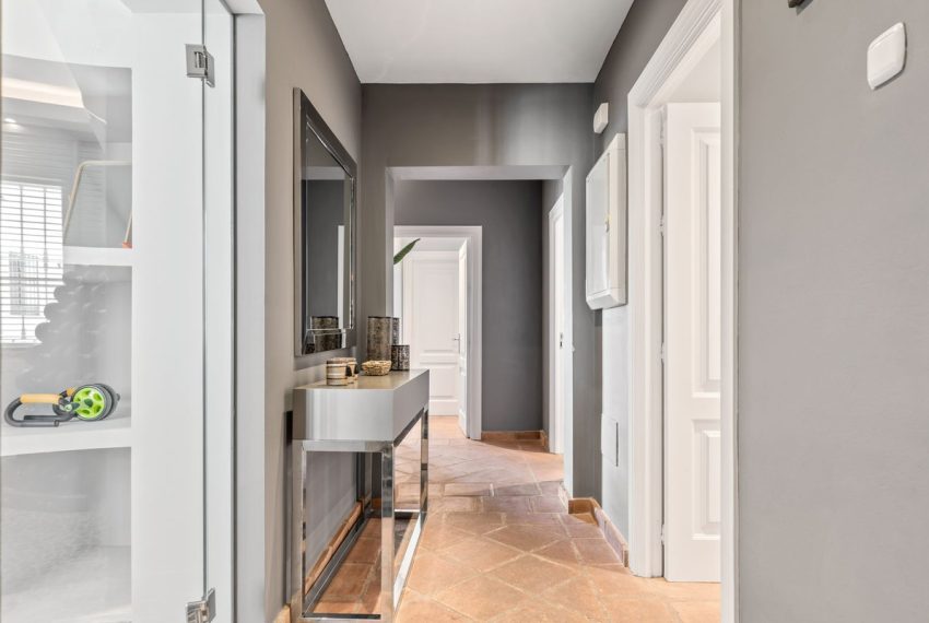 R5010322-House-For-Sale-La-Heredia-Townhouse-5-Beds-308-Built-9