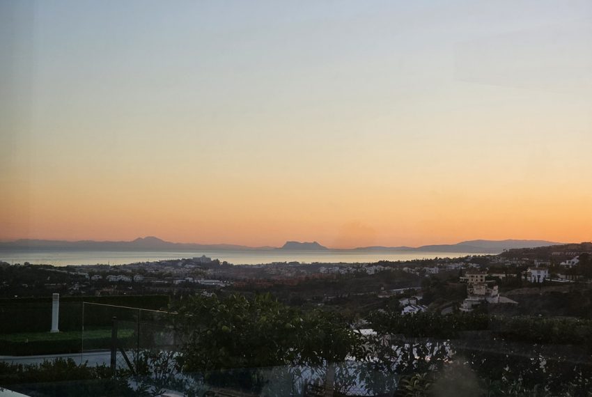 R5217985-House-For-Sale-La-Quinta-Detached-Villa-8-Beds-1451-Built-2