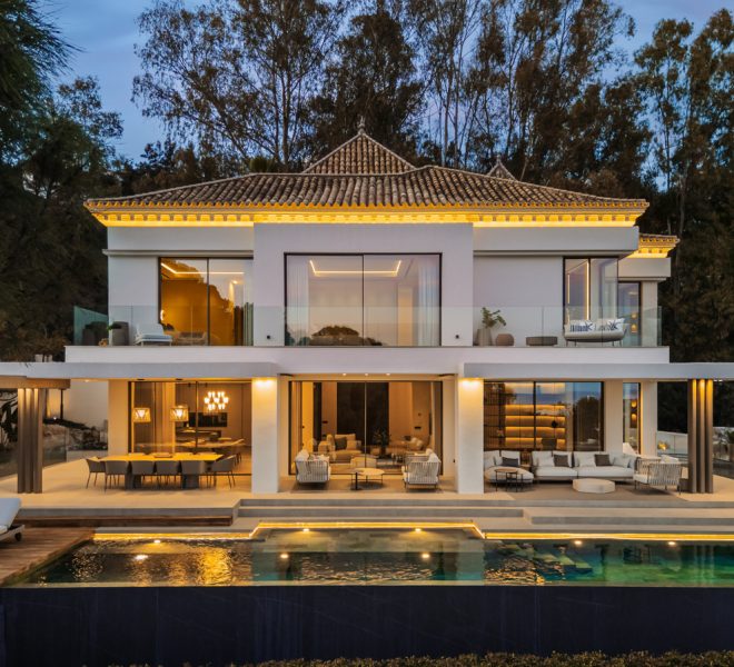 R5236750-Image 1-Detached Villa - 6 Beds - 771 Built