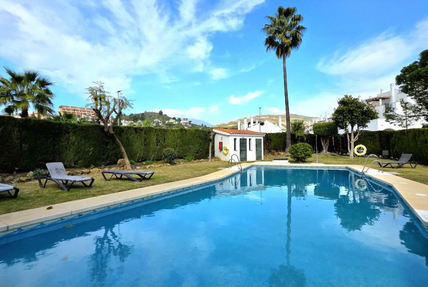 R5306380-Apartment-For-Sale-Aloha-Middle-Floor-Apartment-2-Beds-78-Built