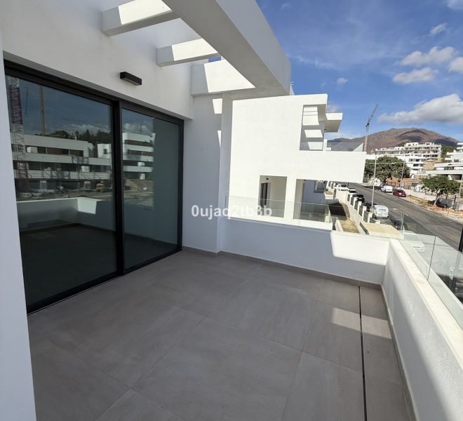 R5310931-Image 1-Penthouse - 3 Beds - 196 Built