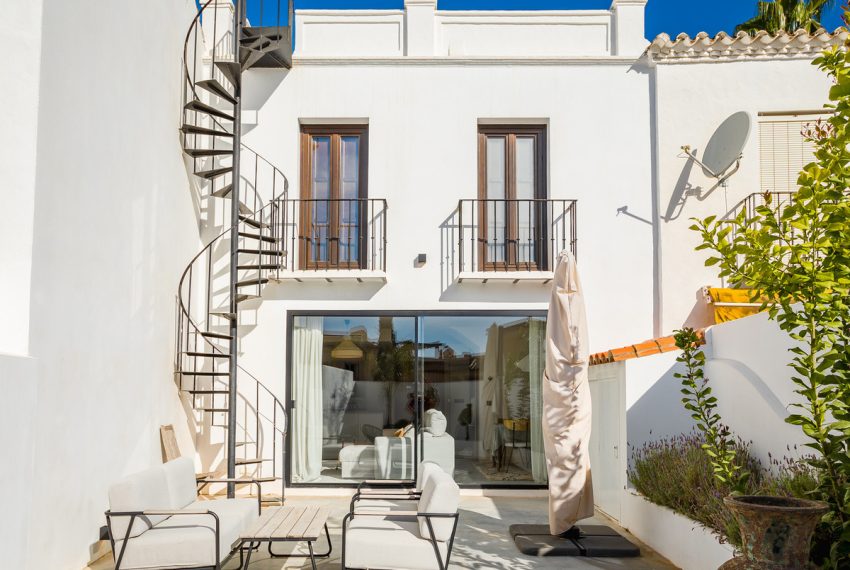 R5316343-House-For-Sale-Nueva-Andalucia-Townhouse-2-Beds-140-Built