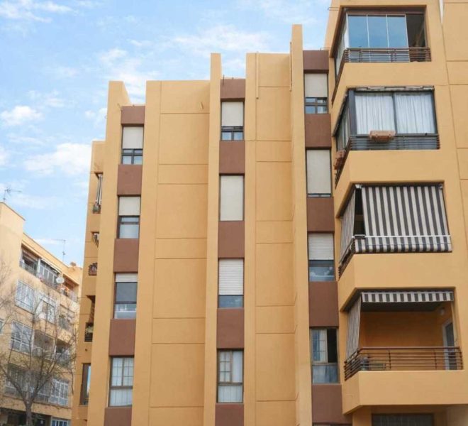 R5317342-Image 1-Middle Floor Apartment - 3 Beds - 130 Built