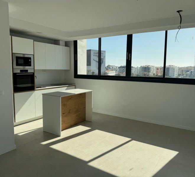 R5320921-Image 1-Penthouse - 2 Beds - 131 Built