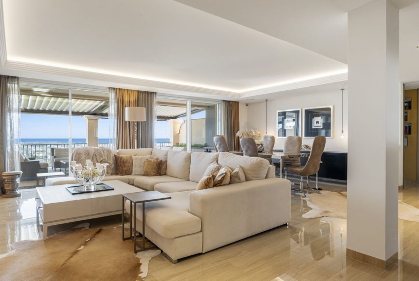 R5321089-Apartment-For-Sale-Los-Almendros-Penthouse-Duplex-4-Beds-350-Built-4