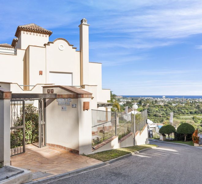 R5321089-Image 1-Penthouse Duplex - 4 Beds - 350 Built