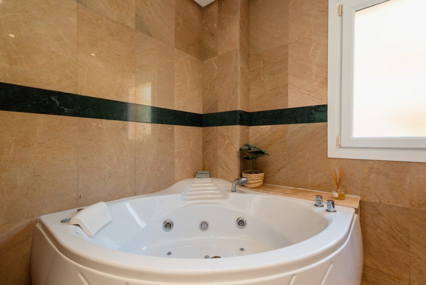 R5323030-Apartment-For-Sale-Nueva-Andalucia-Penthouse-Duplex-3-Beds-160-Built-11