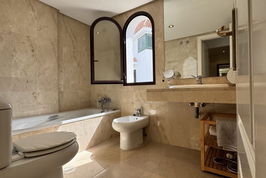 R5323120-Apartment-For-Sale-The-Golden-Mile-Middle-Floor-Apartment-2-Beds-92-Built-17