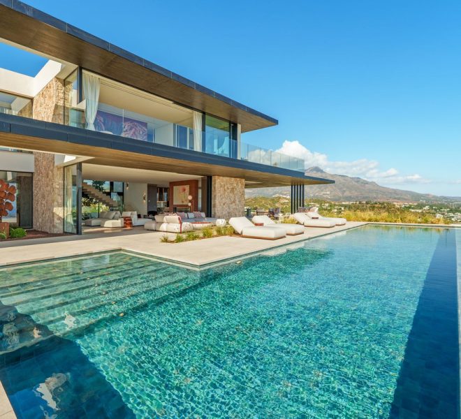 R5324431-Image 1-Detached Villa - 8 Beds - 1696 Built