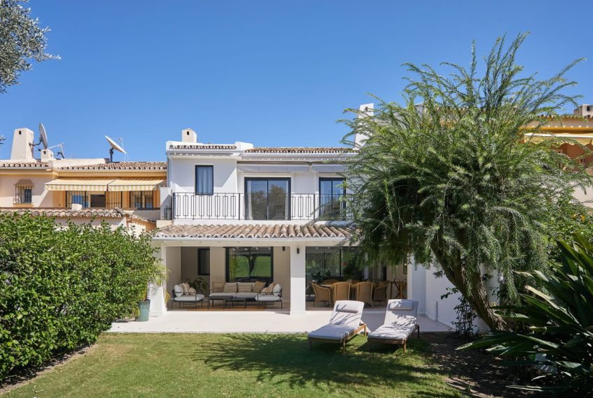 R5328550-House-For-Sale-Nueva-Andalucia-Townhouse-4-Beds-273-Built-1