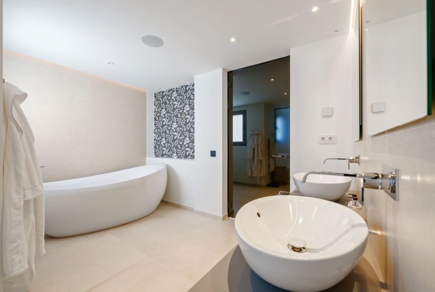 R5329693-House-For-Sale-Nueva-Andalucia-Detached-Villa-3-Beds-266-Built-16