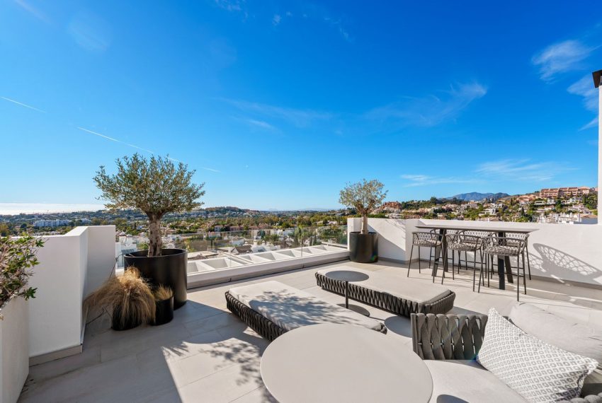 R5329693-House-For-Sale-Nueva-Andalucia-Detached-Villa-3-Beds-266-Built-2