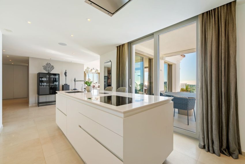 R5329693-House-For-Sale-Nueva-Andalucia-Detached-Villa-3-Beds-266-Built-7